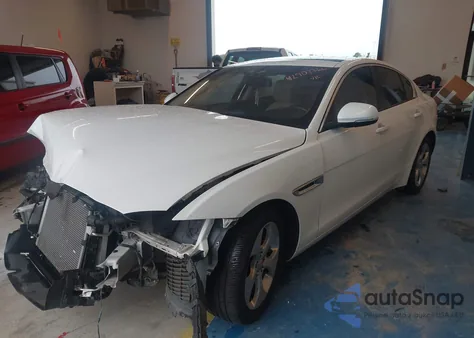 2018 Jaguar Xe 25T из США, поврежденный, VIN SAJAR4FX9JCP37222